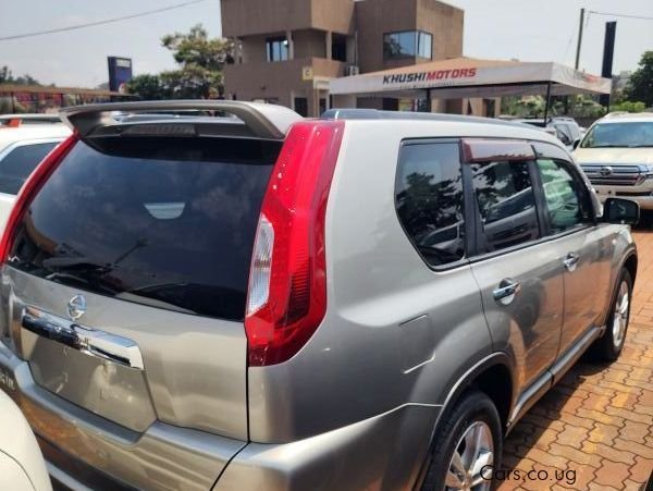 
								Nissan X-trail full									