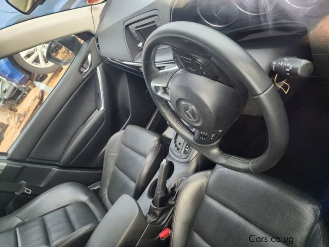 
								Mazda CX-5 full									