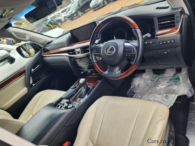 
								Lexus LX full									