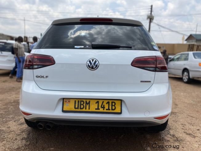 
								Volkswagen Golf full									