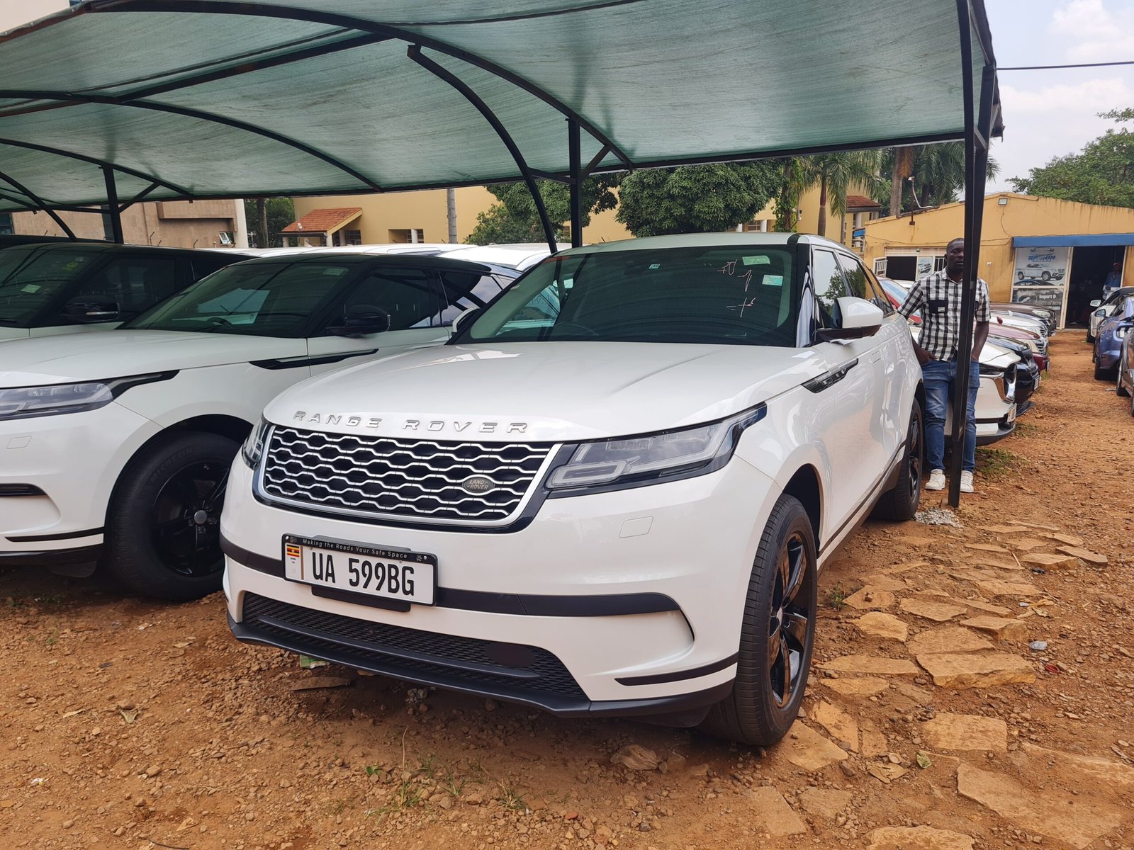 
								2018 Land Rover Range Rover Velar P250 R-Dynamic SE full									