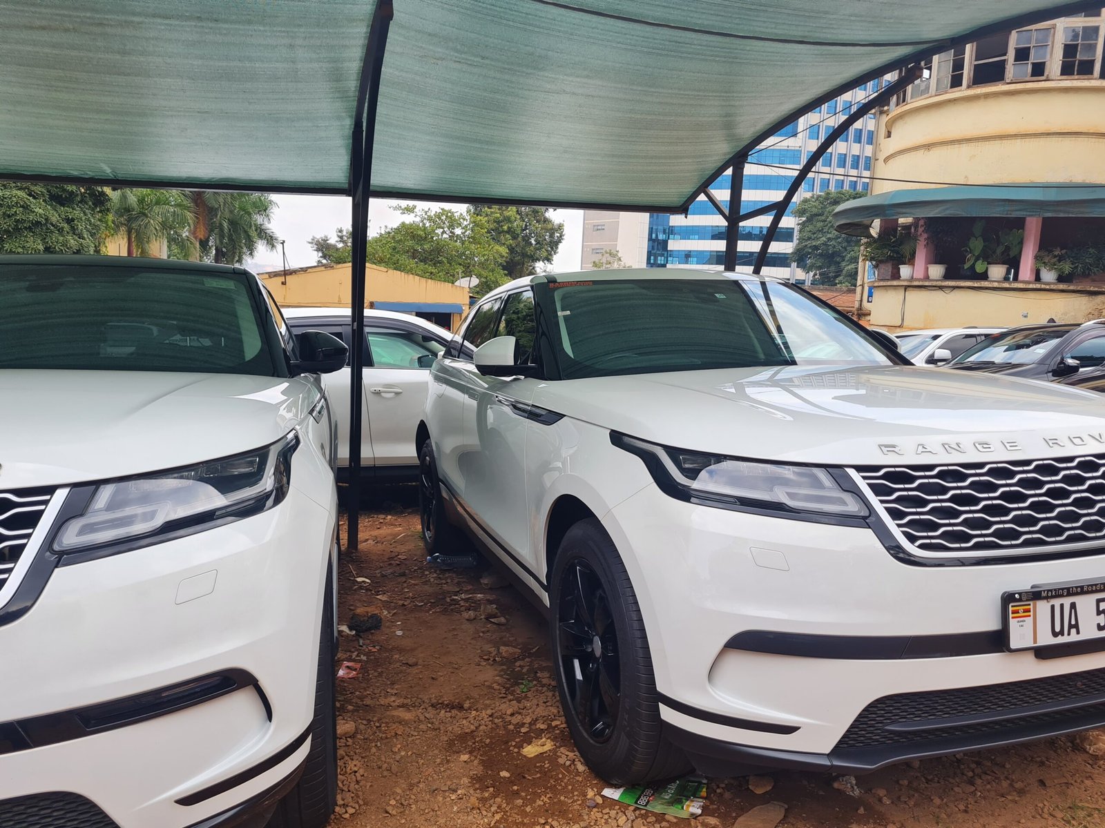 
								2018 Land Rover Range Rover Velar P250 R-Dynamic SE full									